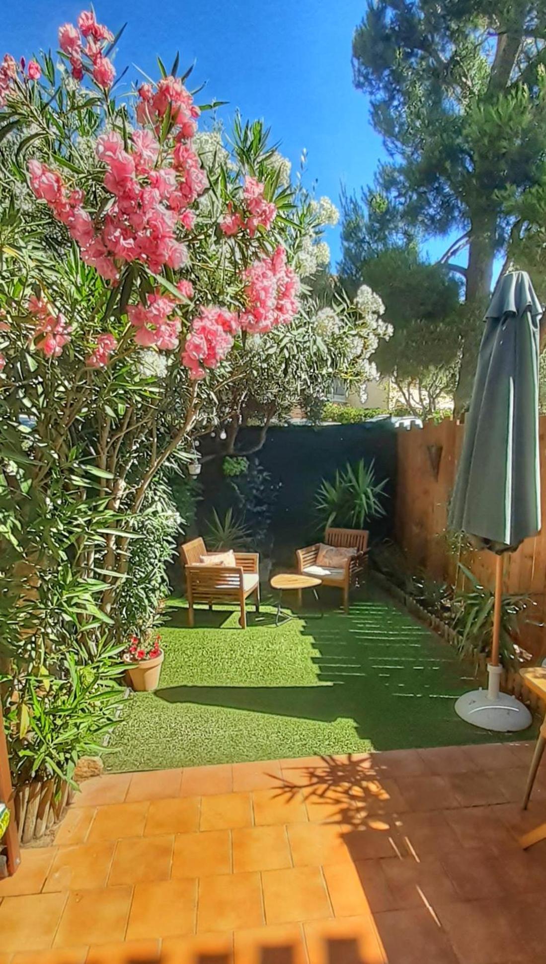 Studio Le Kokonati La Ciotat Luaran gambar